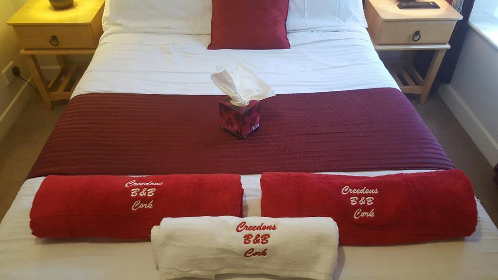 Creedons Traditional Irish Welcome Inn B&B Cork Exterior foto